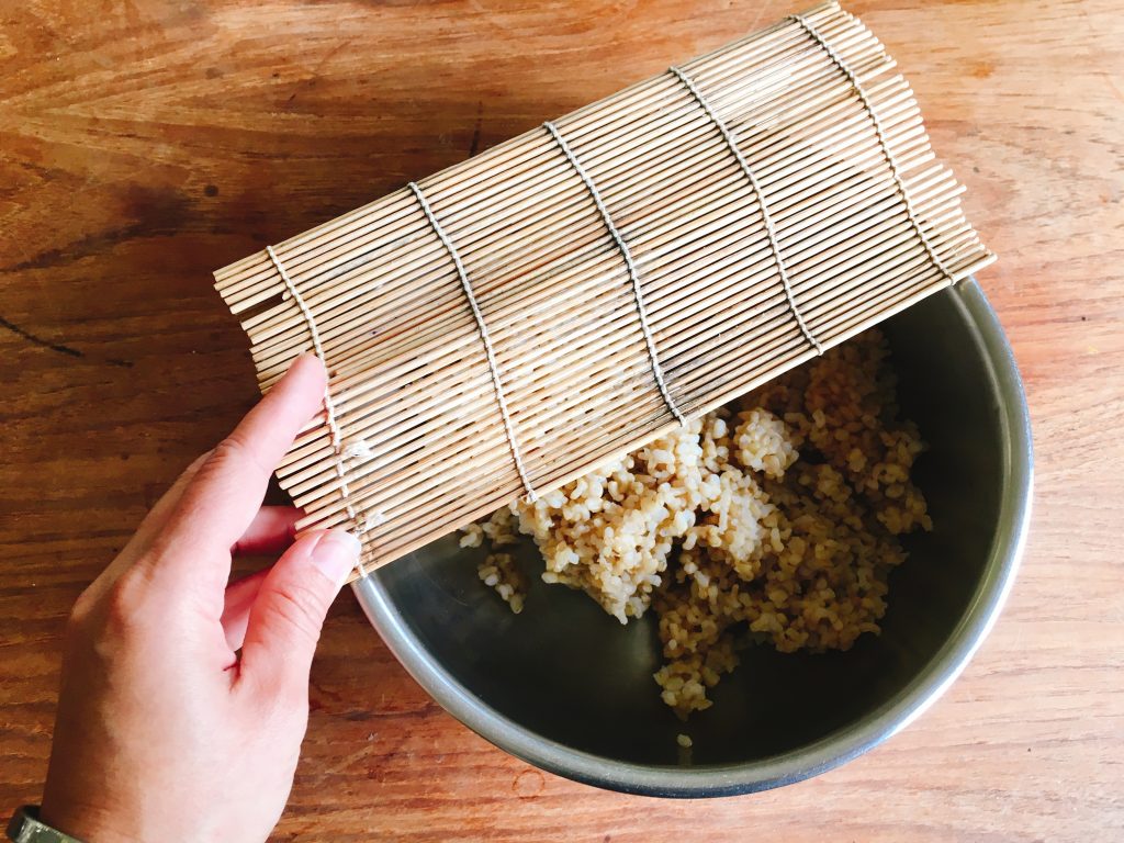 https://bellydancebodyandsoul.com/wp-content/uploads/2018/02/Brown-rice-covered-with-nori-mat-1024x768.jpg